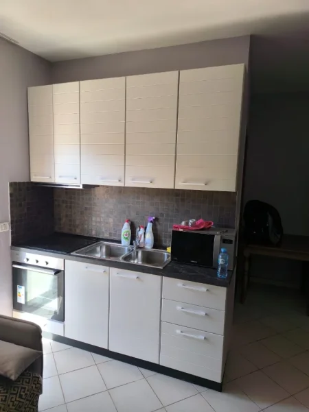 Durres, jepet me qera apartament 1+1+Ballkon Kati 1, 350 € (Shkembi i Kavajes)
