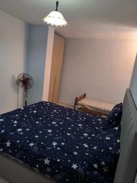 Durres, jepet me qera apartament 1+1+Ballkon Kati 1, 350 € (Shkembi i Kavajes)
