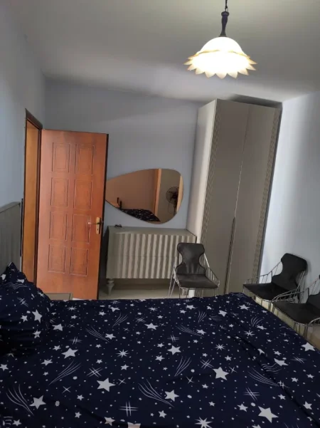 Durres, jepet me qera apartament 1+1+Ballkon Kati 1, 350 € (Shkembi i Kavajes)