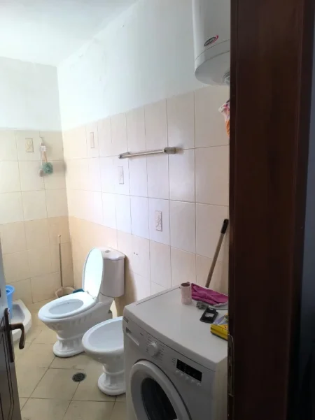 Durres, jepet me qera apartament 1+1+Ballkon Kati 1, 350 € (Shkembi i Kavajes)