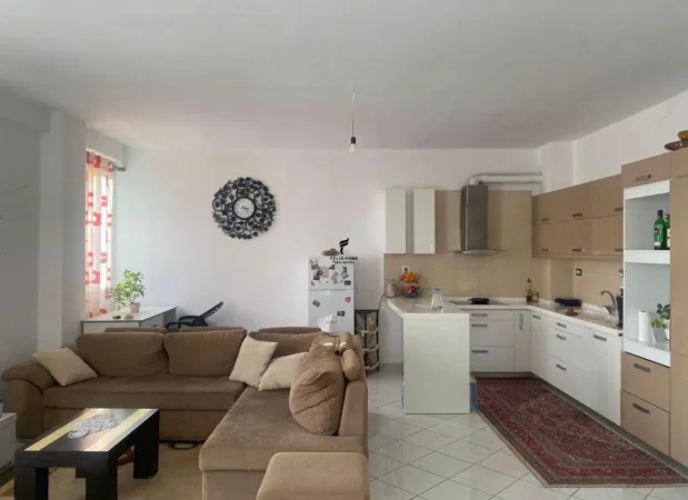 Tirane, jepet me qera apartament 2+1 Kati 8, 90 m² 450 € (YZBERISHT)