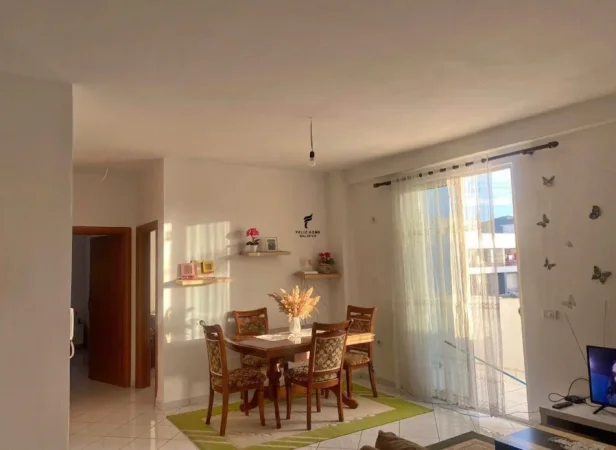 Tirane, jepet me qera apartament 2+1 Kati 8, 90 m² 450 € (YZBERISHT)