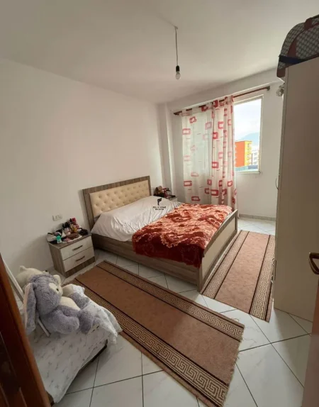 Tirane, jepet me qera apartament 2+1 Kati 8, 90 m² 450 € (YZBERISHT)