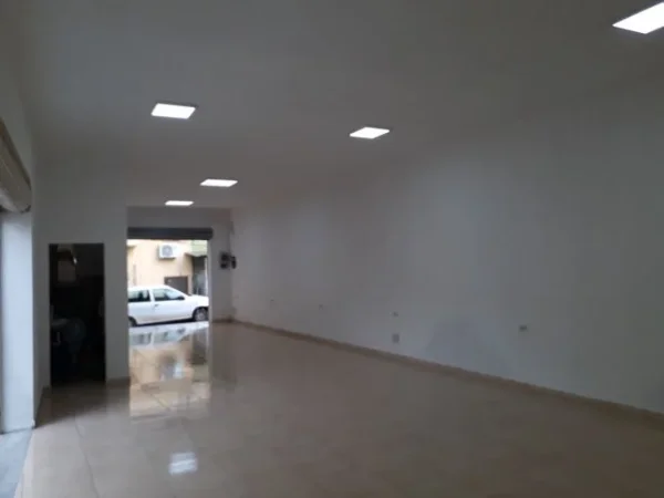 Tirane, jepet me qera zyre Kati 0, 100 m² 1.000 € (rruga bardhyl)