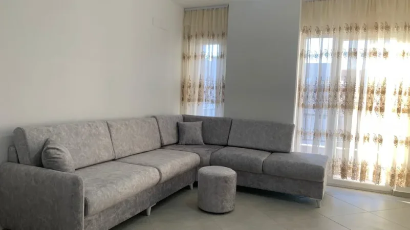 Tirane, jepet me qera apartament 1+1 Kati 7, 80 m² 450 € (astir, Vila L 2)
