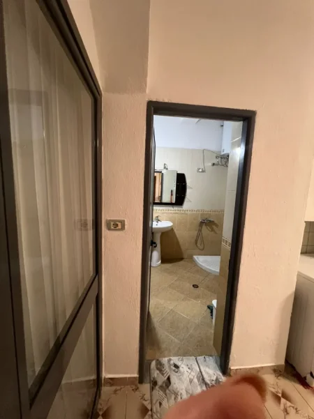Tirane, jepet me qera apartament 1+1 Kati 1, 65 m² 400 € 