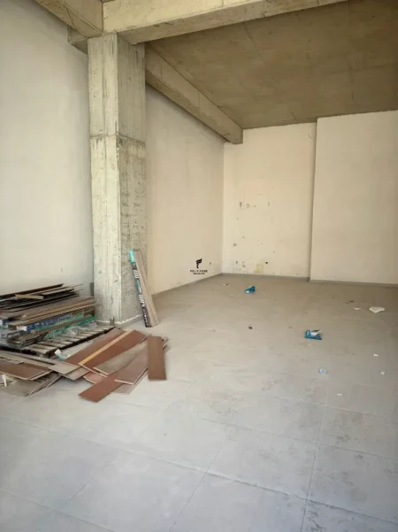 Tirane, jepet me qera dyqan Kati 0, 150 m² 3.000 € (ZOGU I ZI)