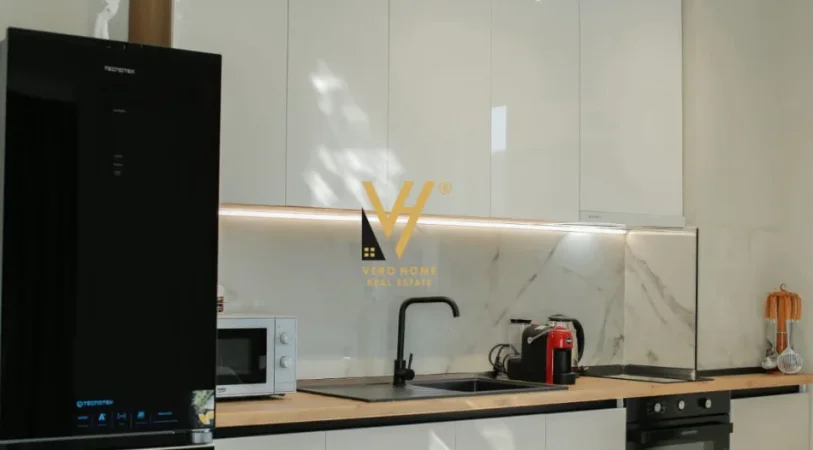 Tirane, shitet apartament 1+1+Ballkon Kati 7, 70 m², 800 EURO (KOMPLEKSI OLIMPIK ,KOMUNA E PARISIT)