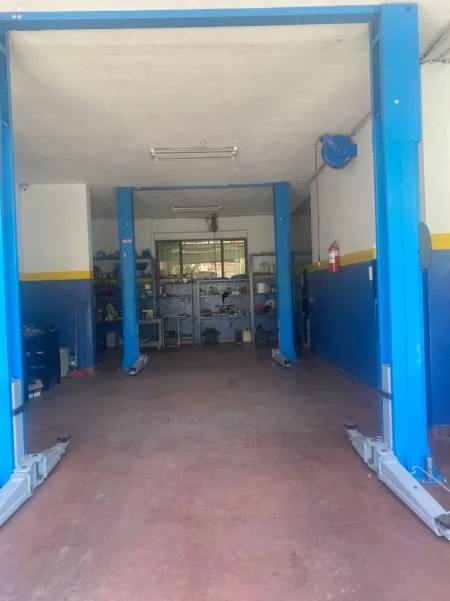 Tirane, jepet me qera dyqan Kati 0, 120 m² 2.000 € (ZOGU I ZI)