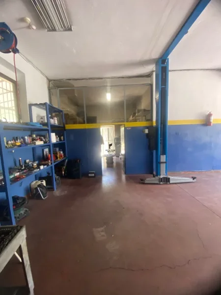 Tirane, jepet me qera dyqan Kati 0, 120 m² 2.000 € (ZOGU I ZI)