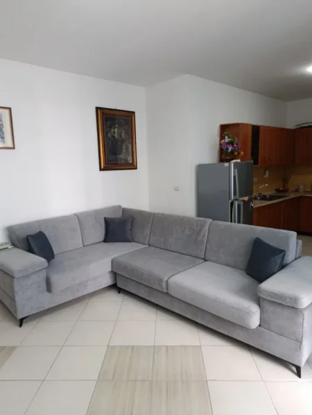 Tirane, jepet me qera apartament 2+1 Kati 2, 110 m² 750 € (Selvia Kompleksi Halili)
