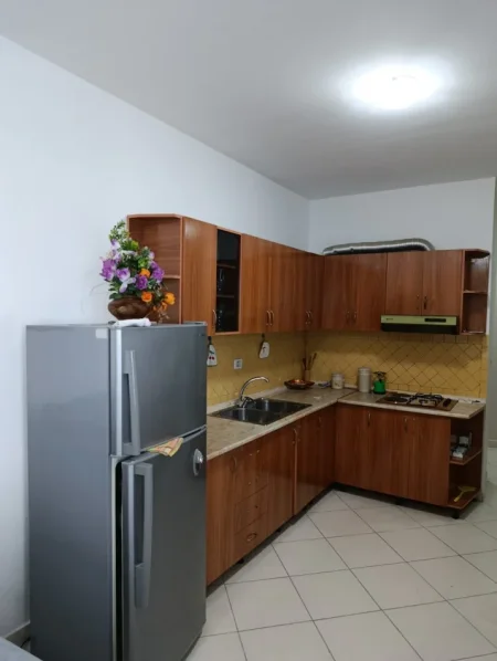 Tirane, jepet me qera apartament 2+1 Kati 2, 110 m² 750 € (Selvia Kompleksi Halili)