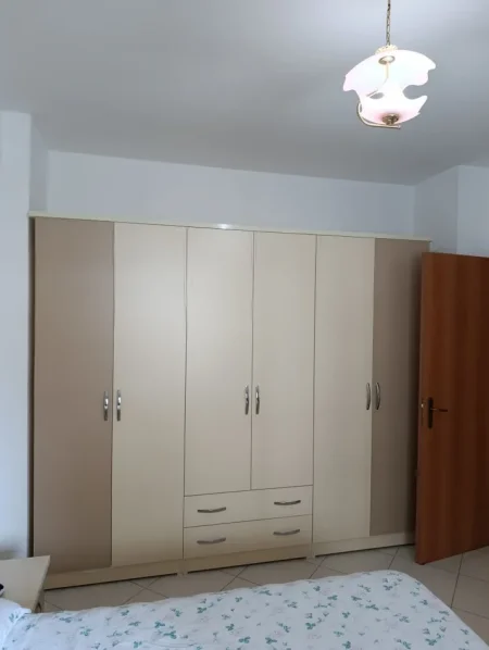 Tirane, jepet me qera apartament 2+1 Kati 2, 110 m² 750 € (Selvia Kompleksi Halili)
