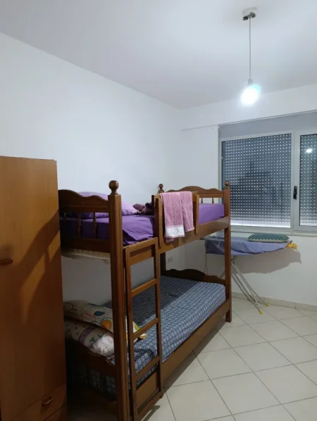 Tirane, jepet me qera apartament 2+1 Kati 2, 110 m² 750 € (Selvia Kompleksi Halili)
