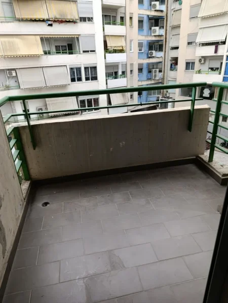 Tirane, jepet me qera apartament 2+1 Kati 2, 110 m² 750 € (Selvia Kompleksi Halili)