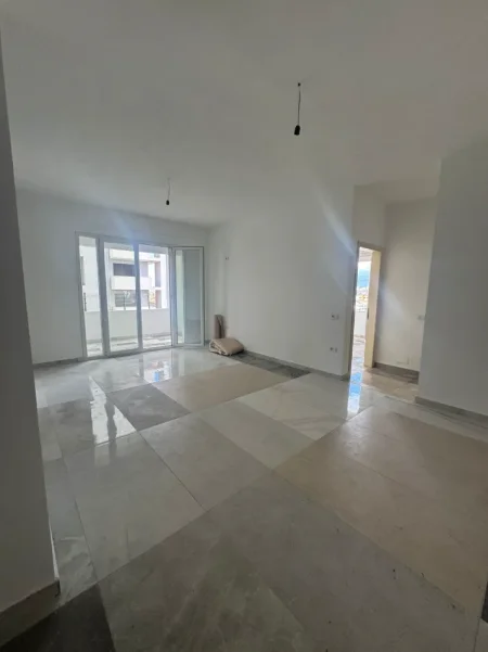 Tirane, shitet apartament 2+1+Ballkon Kati 4, 115 m² 140.000 € (Casa Italia,kthesa e Kamzes)