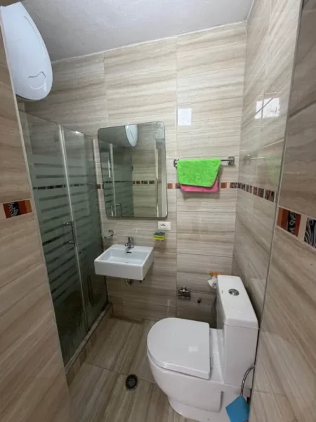 Tirane, jepet me qera ambjent biznesi Kati 0, 100 m² 1.250 € (inxhinieria e ndertimit)