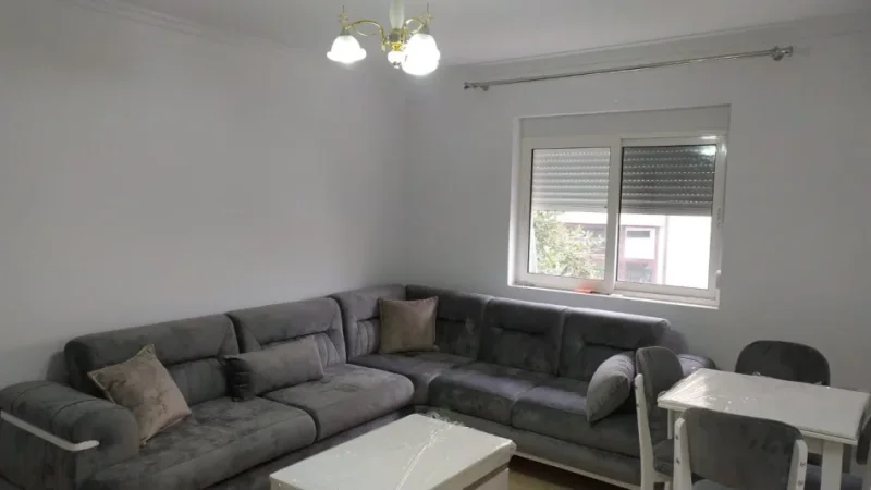 Tirane, jepet me qera apartament 1+1 Kati 3, 65 m² 500 € (Tek Xhamlliku Rruga Xhanfize Keko)