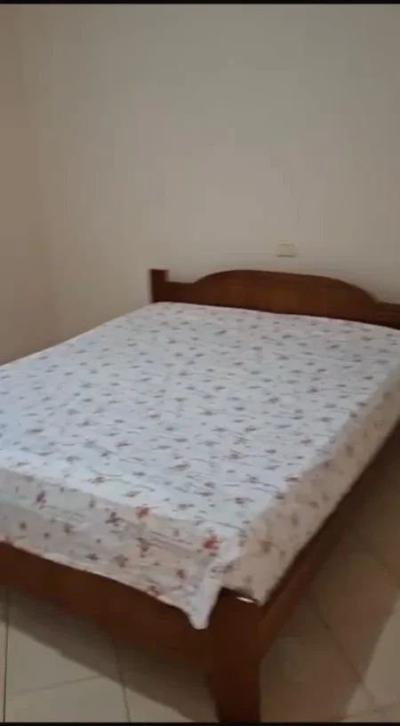Tirane, jepet me qera apartament 1+1 Kati 3, 70 m² 400 € (Pas Globit Rruga Babe Rexha)