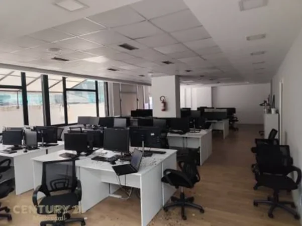 Tirane, jepet me qera zyre , 400 m² 4.500 € 