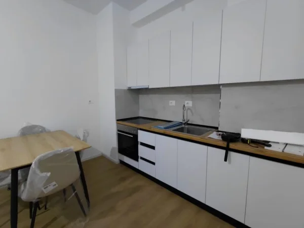Tirane, jepet me qera apartament 1+1 Kati 3, 70 m² 450 € (Tek Rezidenca Kadiu Ali Demi)