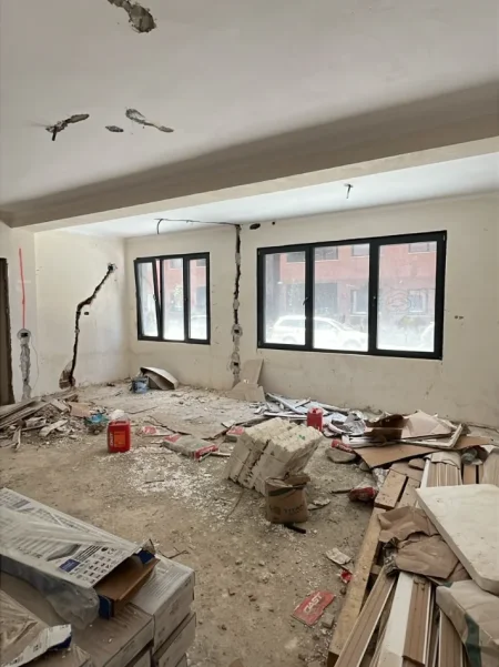 Tirane, shitet apartament 1+1+Ballkon Kati 1, 88 m² (Kompleksi Xheluks, Rruga e Elbasanit)