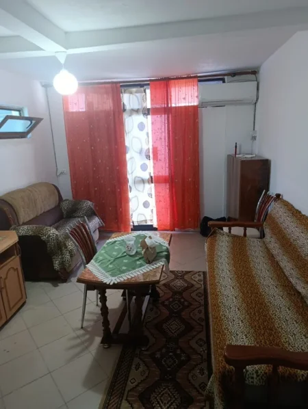 Tirane, jepet me qera apartament 1+1 Kati 1, 50 m² 300 € (Perball Pediatris Qsut)
