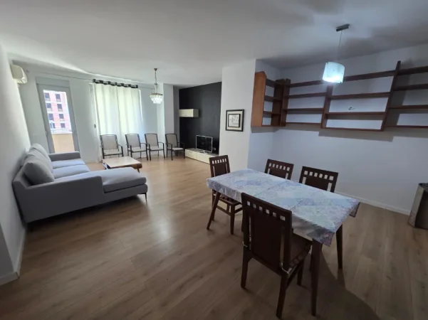 Tirane, jepet me qera apartament 1+1 Kati 8, 70 m² 650 € (Le Bon ,Zogu i Zi)
