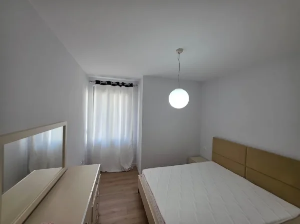 Tirane, jepet me qera apartament 1+1 Kati 8, 70 m² 650 € (Le Bon ,Zogu i Zi)