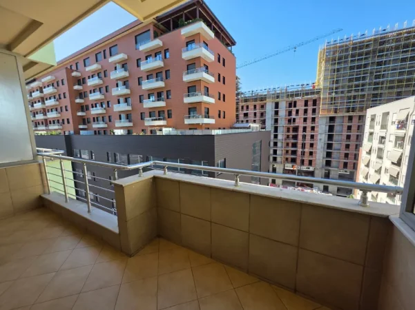 Tirane, jepet me qera apartament 1+1 Kati 8, 70 m² 650 € (Le Bon ,Zogu i Zi)