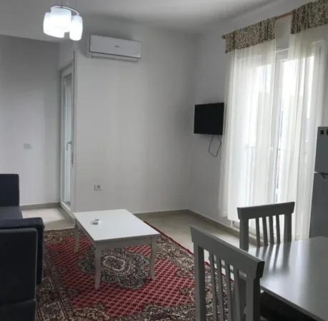 Tirane, jepet me qera apartament 1+1 Kati 3, 61 m² 560 € (Spitali Amerikan 2)