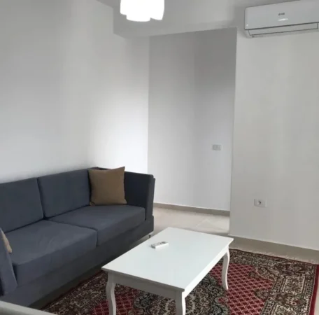 Tirane, jepet me qera apartament 1+1 Kati 3, 61 m² 560 € (Spitali Amerikan 2)