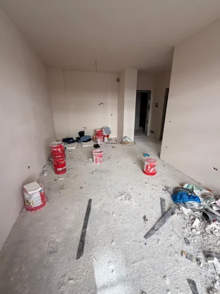 Tirane, shitet apartament 1+1 Kati -2,