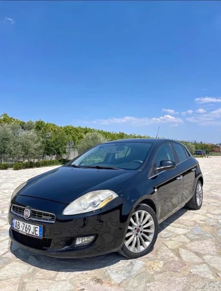 Tirane, shes makine Fiat Bravo Multijet 1.6 nafte Nafte, e zeze automatik Kondicioner 214 km 3.500 €