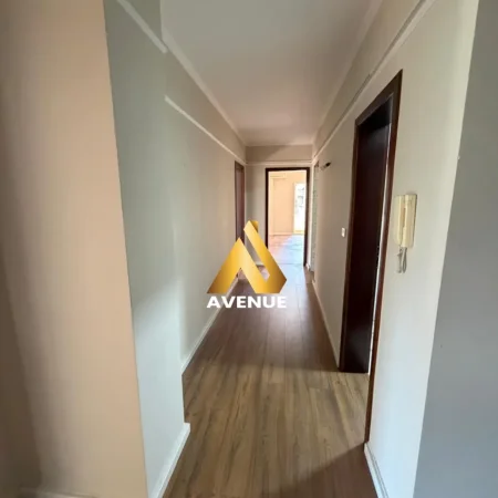 Tirane, jepet me qera ambjent biznesi Kati 4, 178 m² 1.800 € (SHESHI WILLSON)