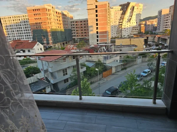 Tirane, jepet me qera apartament 2+1 Kati 4, 80 m² 550 € (Kompleksi Alba tek Ish Parku)