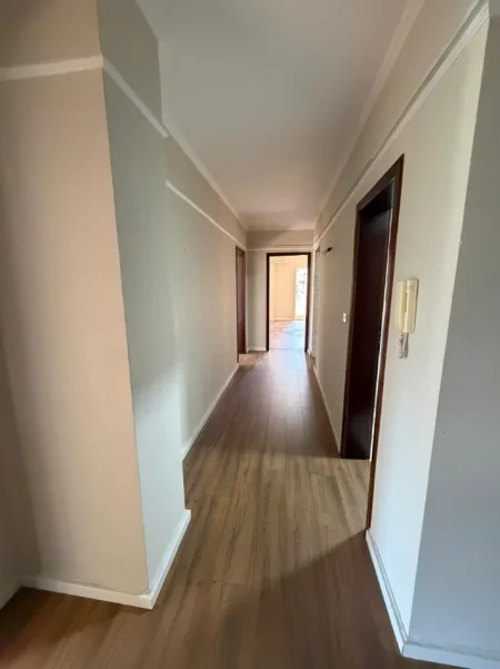 Tirane, jepet me qera ambjent biznesi Kati 4, 178 m² 1.800 € (liqeni artificial)