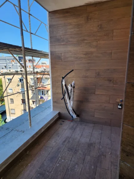 Tirane, shitet apartament 2+1+Ballkon Kati 1, 100 m²
