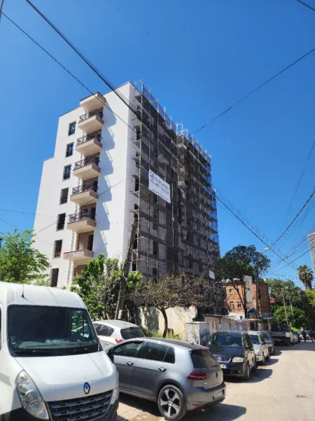 Tirane, shitet apartament 2+1+Ballkon Kati 1, 100 m²