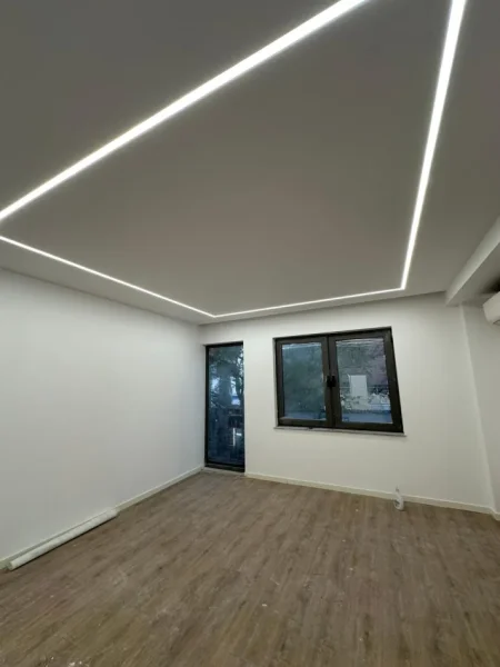 Tirane, jepet me qera ambjent biznesi Kati 2, 55 m² 450 € (Ali Demi)