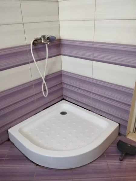 Tirane, jepet me qera apartament 1+1 Kati 2, 50 m² 350 € (Laprake)