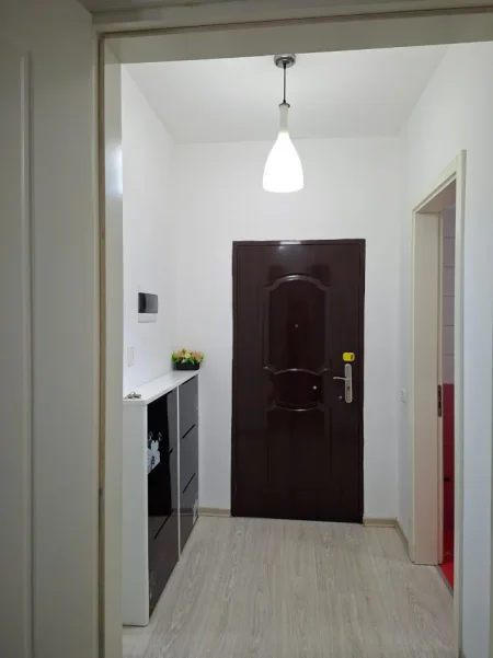 Tirane, jepet me qera apartament 2+1 Kati 4, 450 € (Bulevardi Migjeni, ngjitur me grand galery)