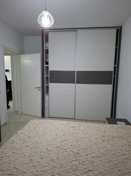 Tirane, jepet me qera apartament 2+1 Kati 4, 450 € (Bulevardi Migjeni, ngjitur me grand galery)