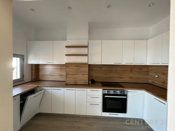 Tirane, jepet me qera apartament 3+1+Ballkon Kati 6, 155 m² 1.400 € (gjimnazi ismail qemali)