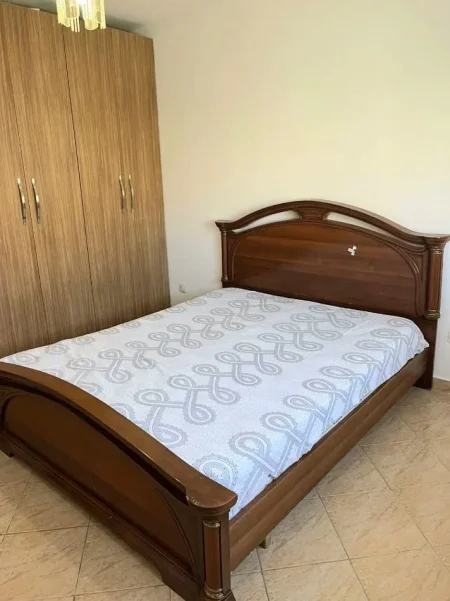 Tirane, jepet me qera apartament 1+1+Ballkon Kati 4, 65 m² 400 € 