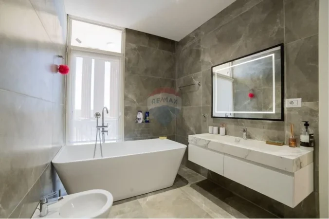 Dhermi - Palase, shitet Vile 4+1 , 357 m² 1.580.000 € (Palase)
