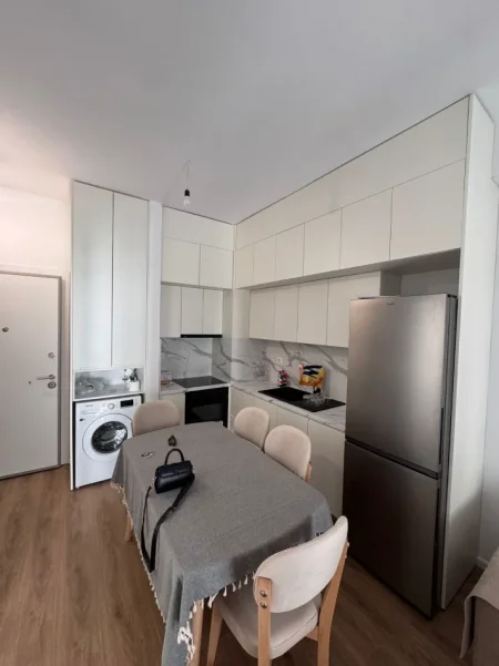 Tirane, jepet me qera apartament 1+1+Ballkon Kati 5, 55 m² 400 € 