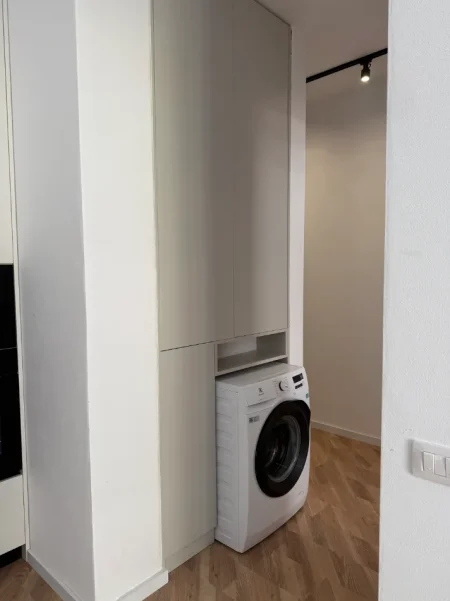 Tirane, jepet me qera apartament 1+1+Ballkon Kati 5, 60 m² , 39.000 Lekë (Univers City)