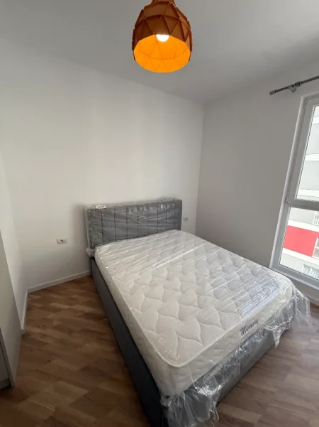 Tirane, jepet me qera apartament 1+1+Ballkon Kati 5, 60 m² , 39.000 Lekë (Univers City)