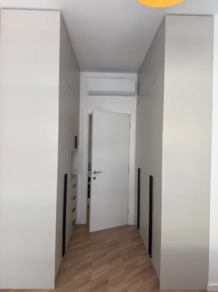 Tirane, jepet me qera apartament 1+1+Ballkon Kati 5, 60 m² , 39.000 Lekë (Univers City)